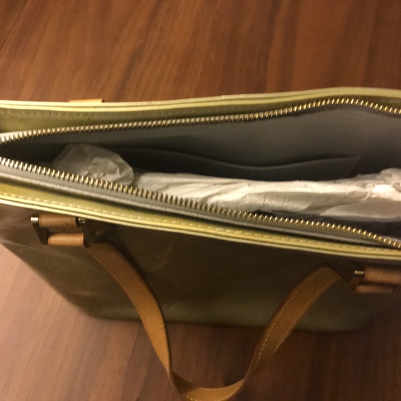 Louis Vuitton Monogram Vernis Bag - Picture 2 of 3